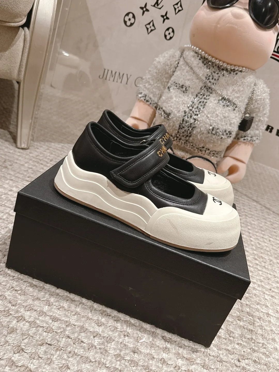 👟👟Ex-factory price 600👟👟 Chanel 25k new counter shoes, ceiling top quality [proud] This shoe is really a lucky star for small people, thick sole 5cm, more refined, rhombus, slim legs, the key is very comfortable upper foot: imported cowhide, lining: leather lining, outsole: genuine molded TPU outsole ~ 5cm heel height Size: 35-40 (41 made to order, non-refundable)